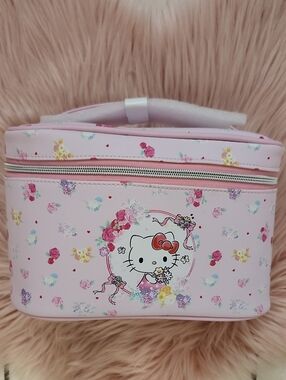 Brand New SANRIO X HELLO KITTY FLORAL COSMETIC BAG W/HANDLE
